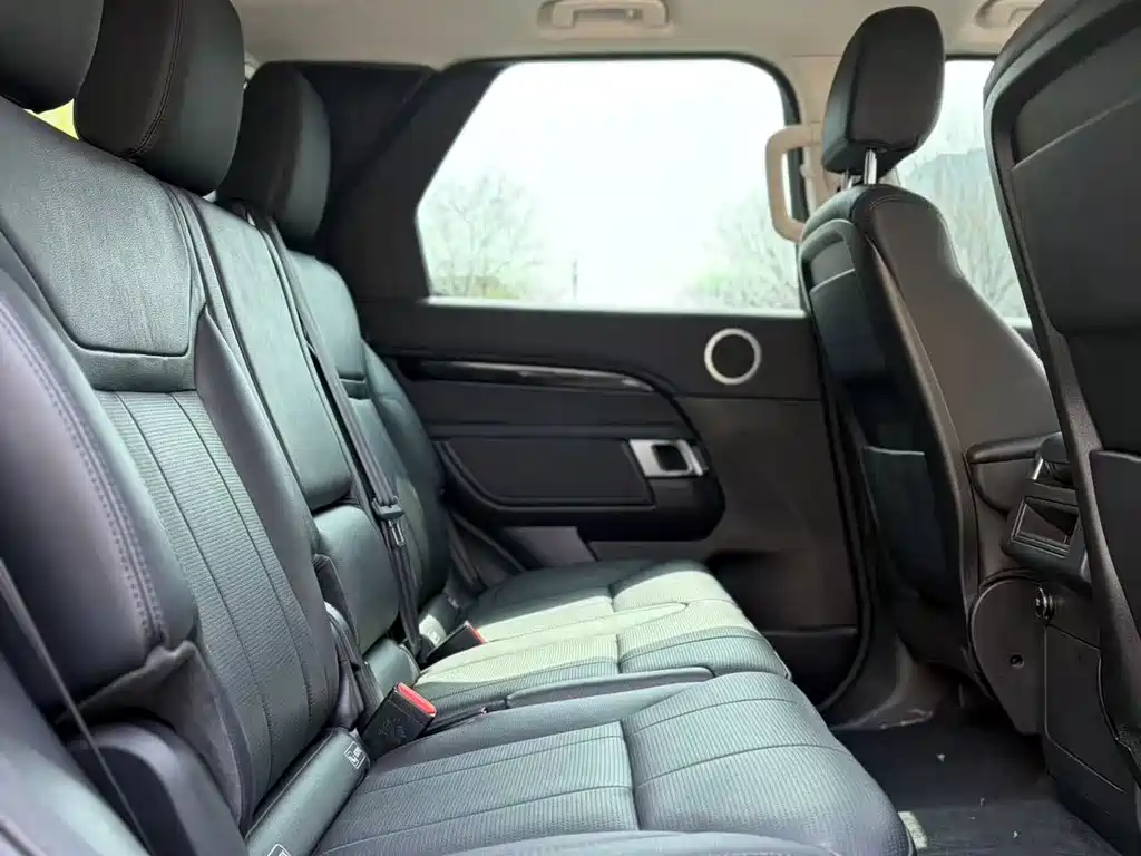 Land Rover Discovery 2018 — фото 10