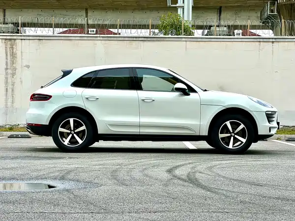 Porsche Macan 2016