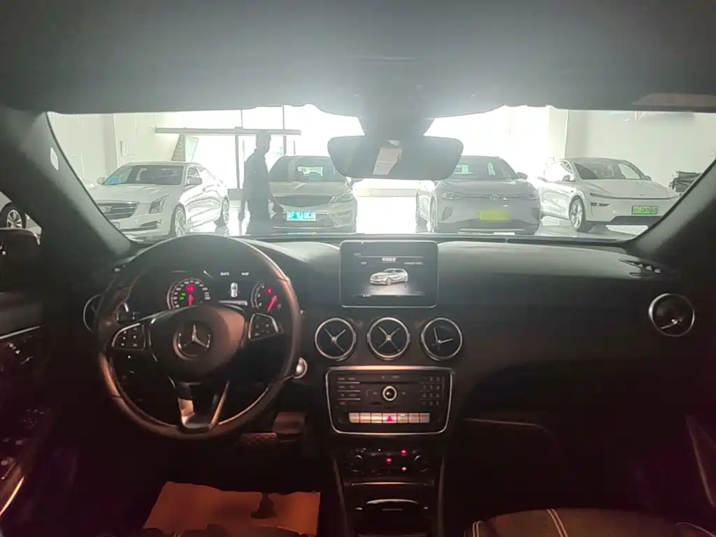 Mercedes-Benz A-Class 2017 — фото 10