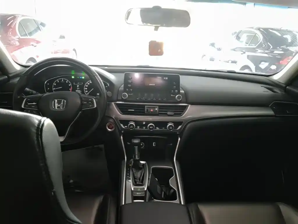 Honda Accord 2020 — фото 10