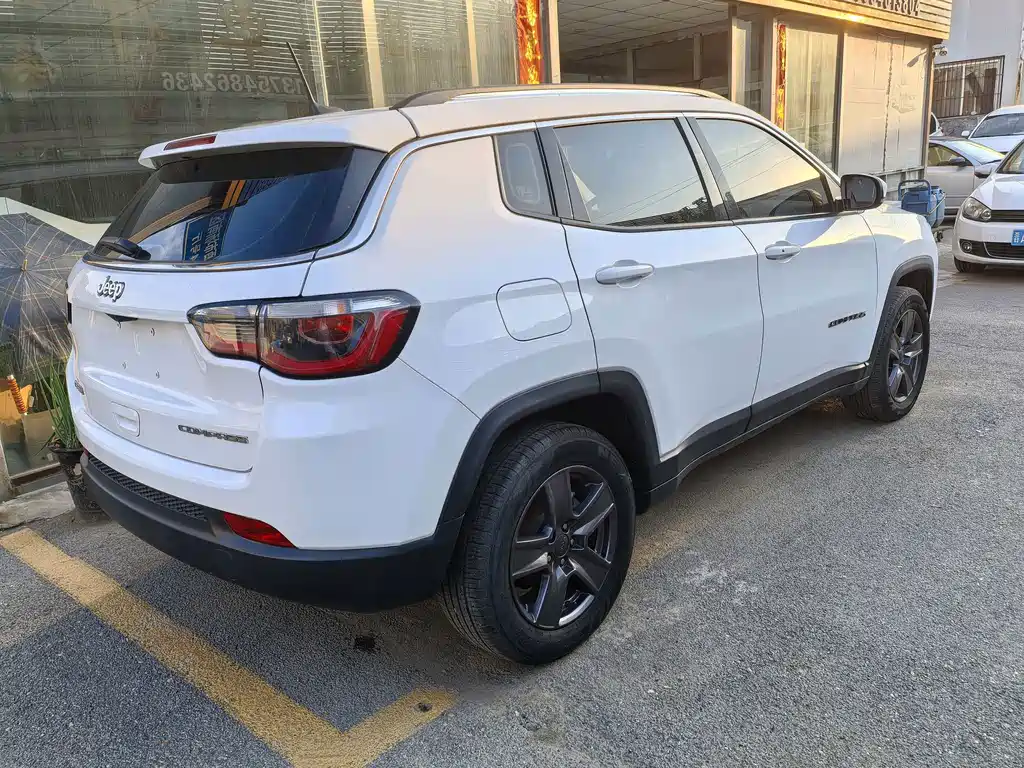 Jeep Compass 2022 — фото 10