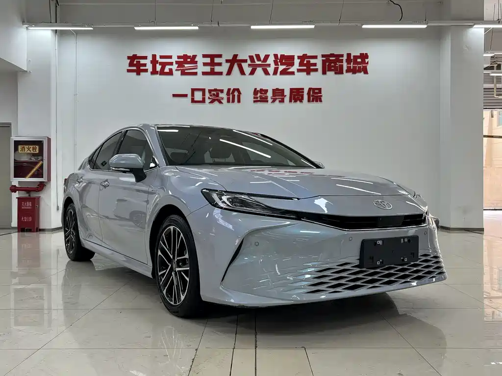 Toyota Camry 2024 — фото 3