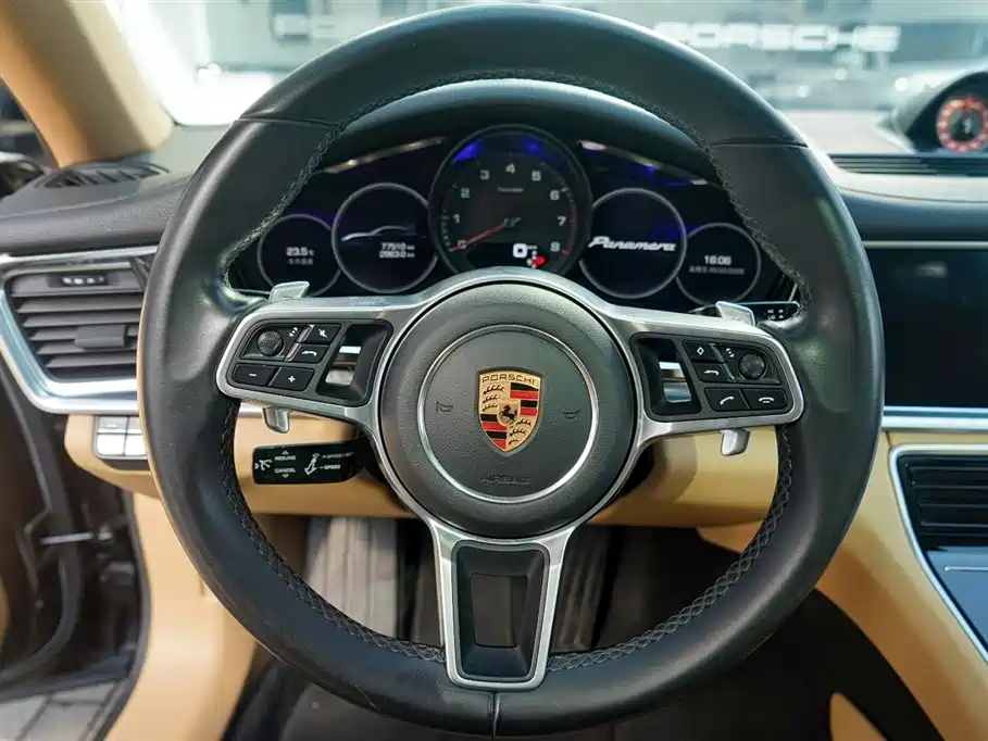 Porsche Panamera 2018 — фото 12