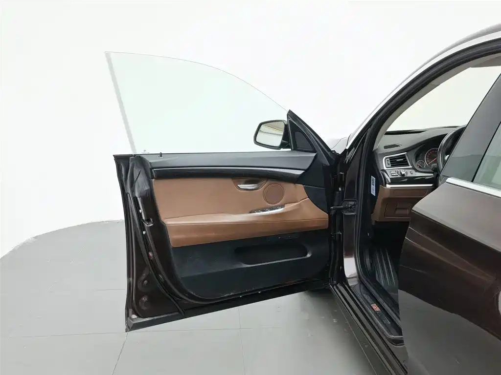 BMW 5 Series GT 2016 — фото 8