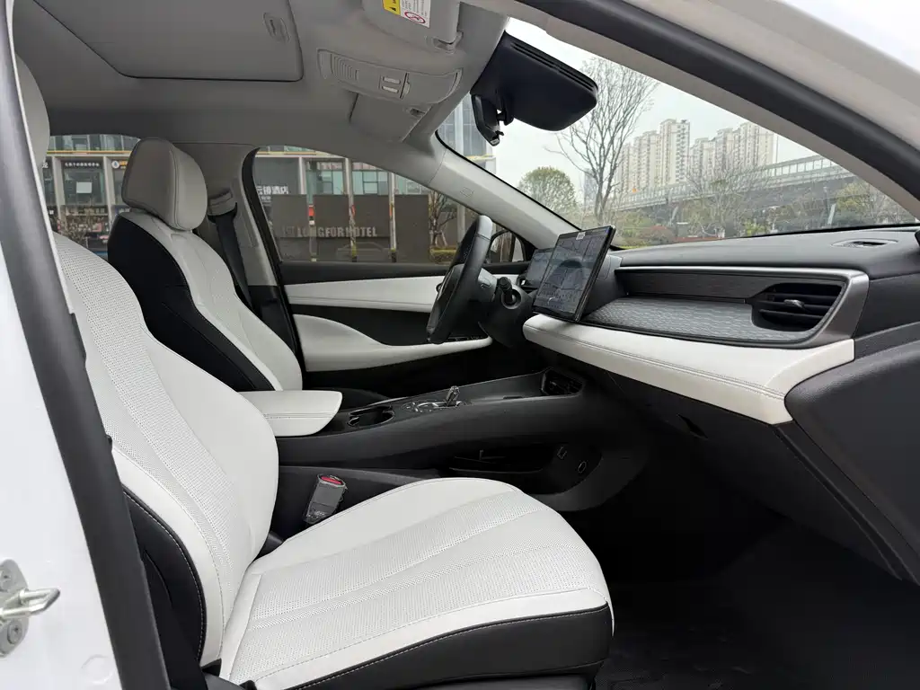 BYD Seal 05 DM-i 2025 — фото 9