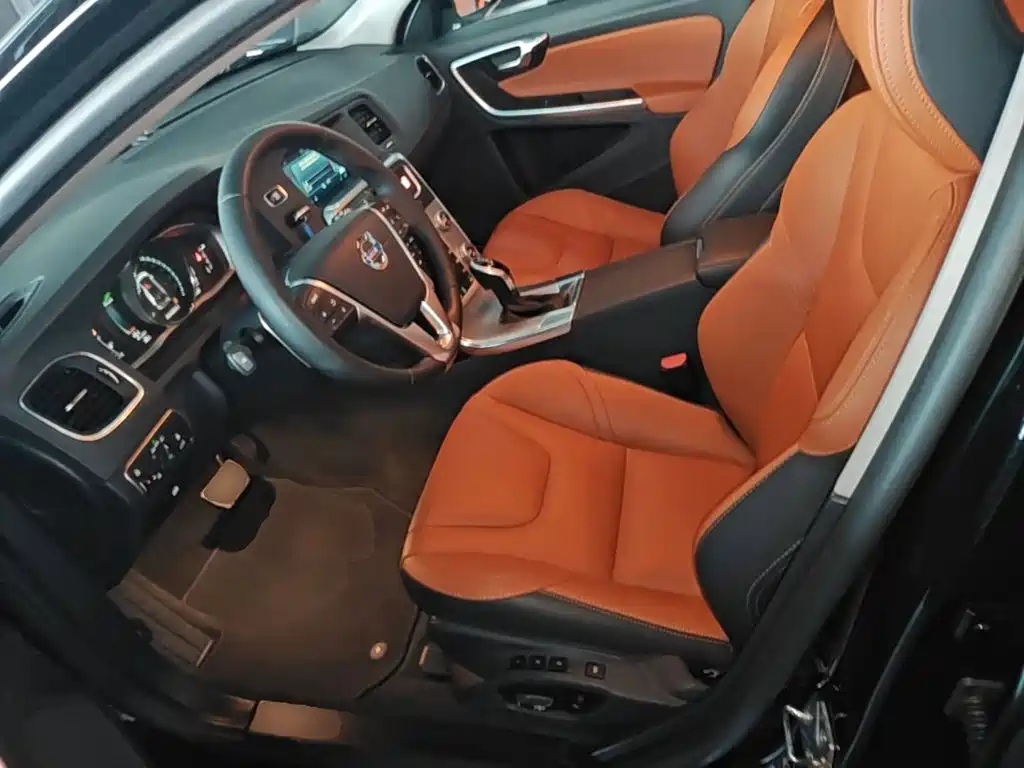 Volvo V60 2017 — фото 15