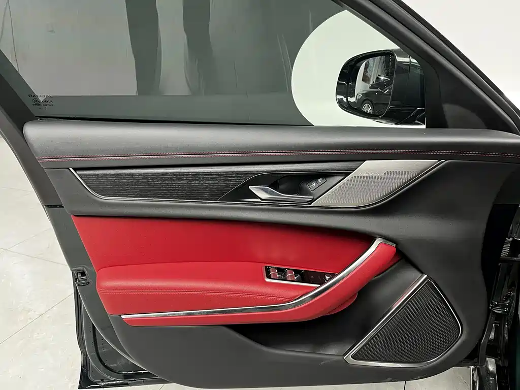 Jaguar XFL 2024 — фото 10