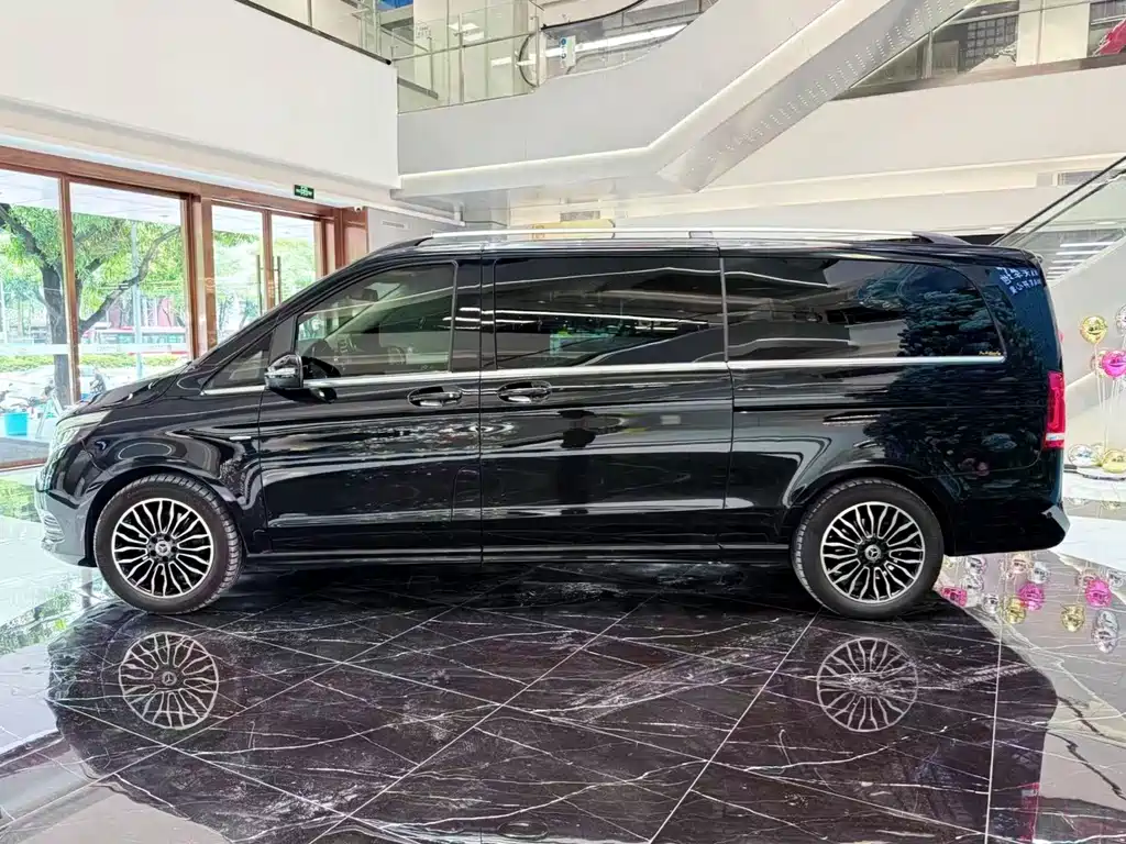 Mercedes-Benz V-Class 2019 — фото 10