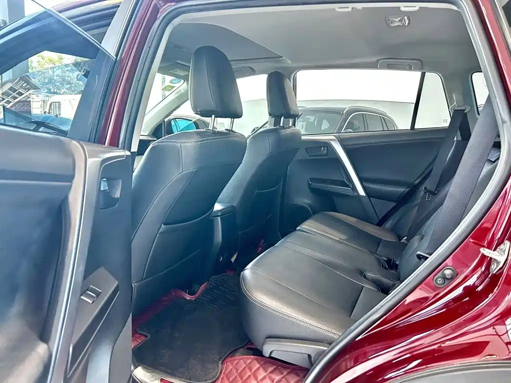 Toyota RAV4 2019 — фото 17