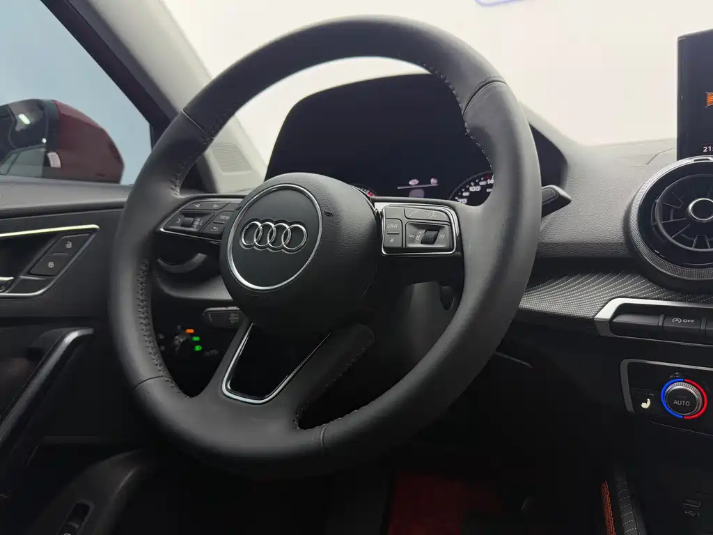 Audi Q2L 2022 — фото 12