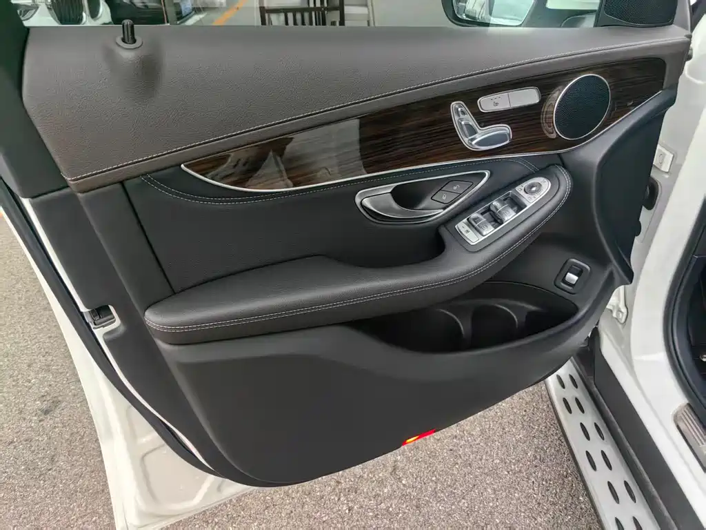 Mercedes-Benz GLC 2018 — фото 18