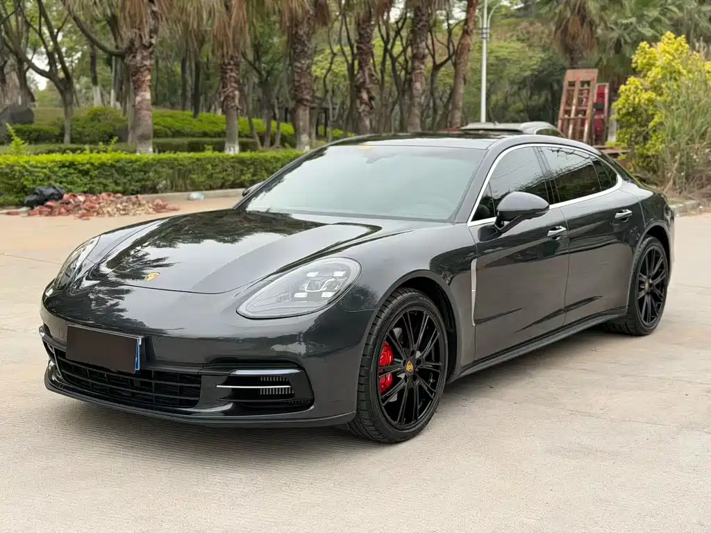 Porsche Panamera 2019 — фото 1