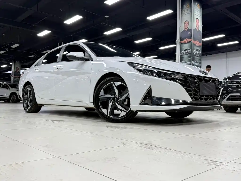 Hyundai Elantra 2023