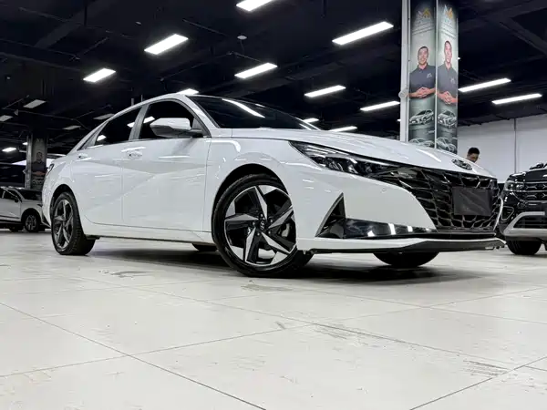 Hyundai Elantra 2023