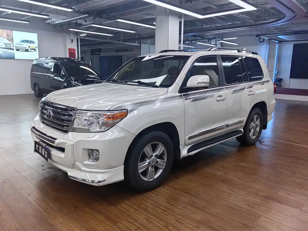 Toyota Land Cruiser 2015 — фото 1