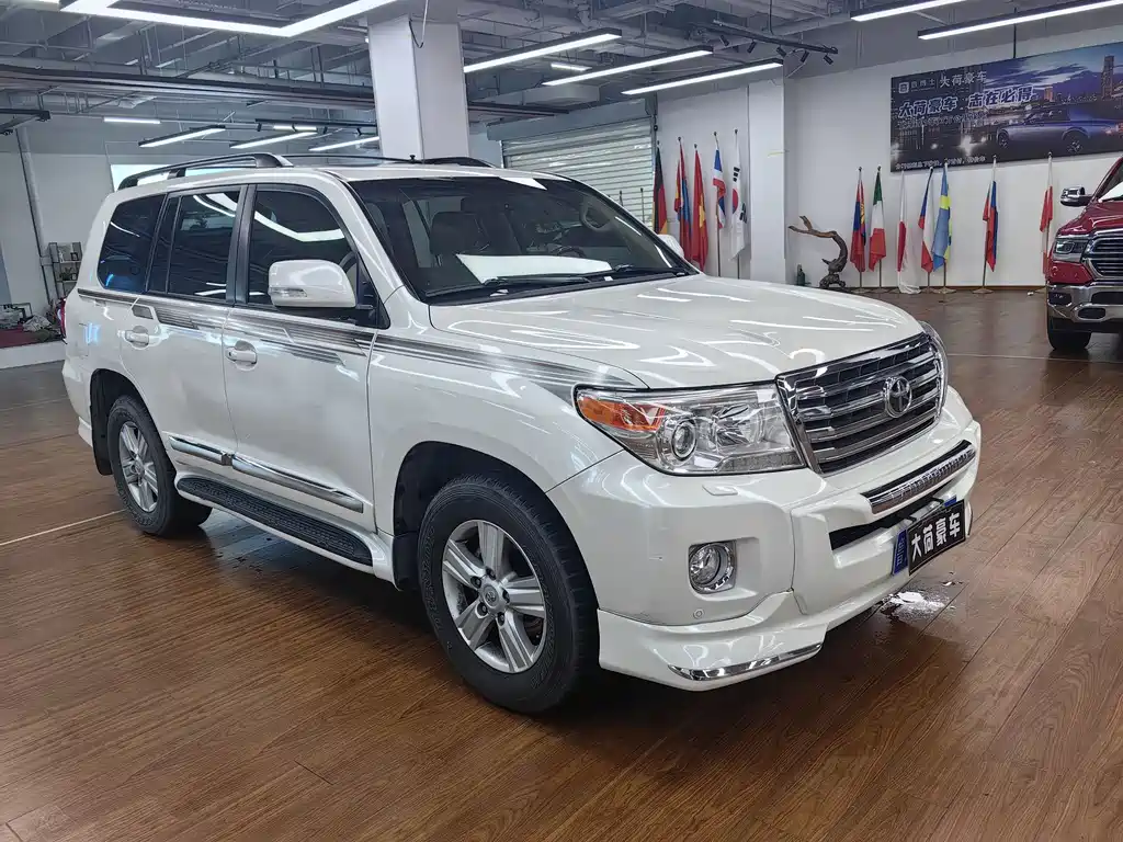 Toyota Land Cruiser 2015 — фото 3