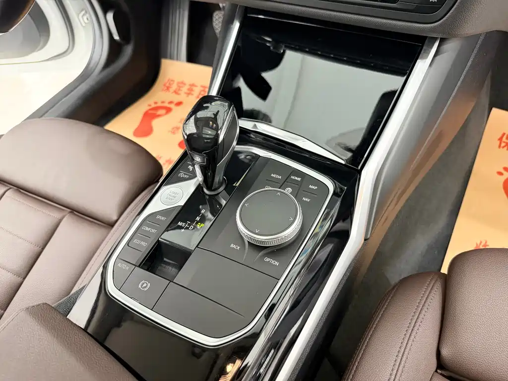 BMW 3 Series 2019 — фото 11