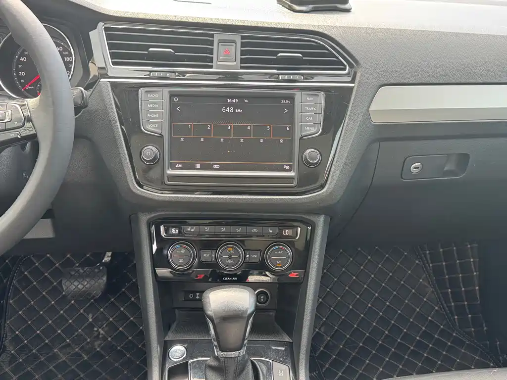 Volkswagen Tiguan L 2018 — фото 13