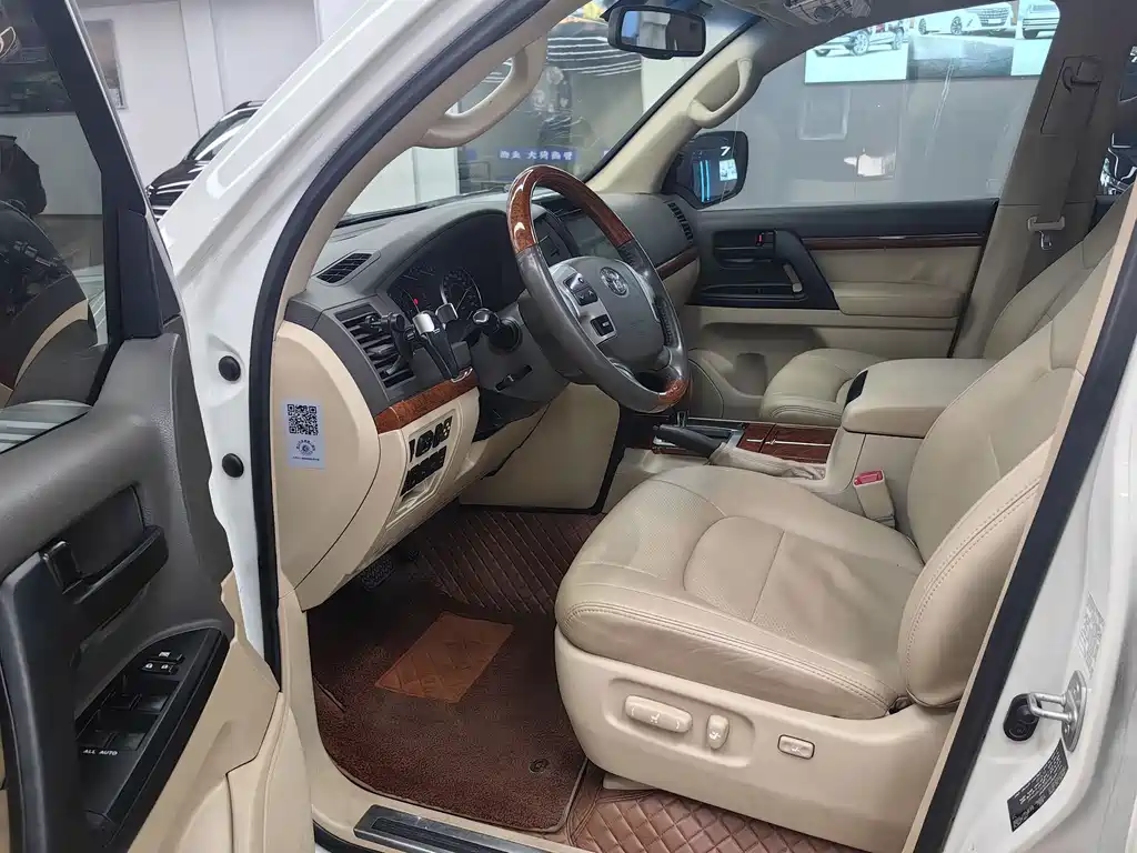 Toyota Land Cruiser 2015 — фото 9