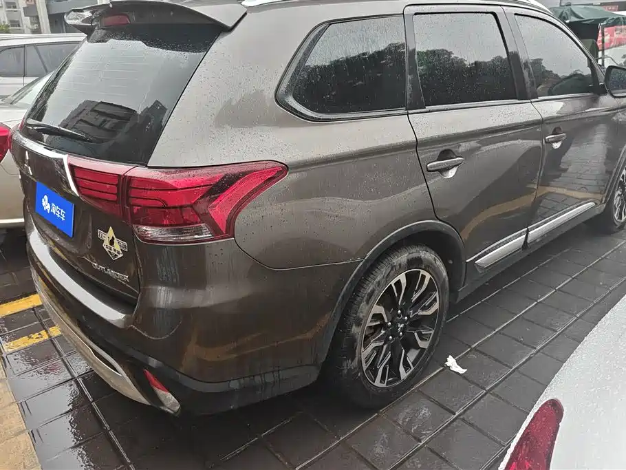 Mitsubishi Outlander 2020 — фото 3