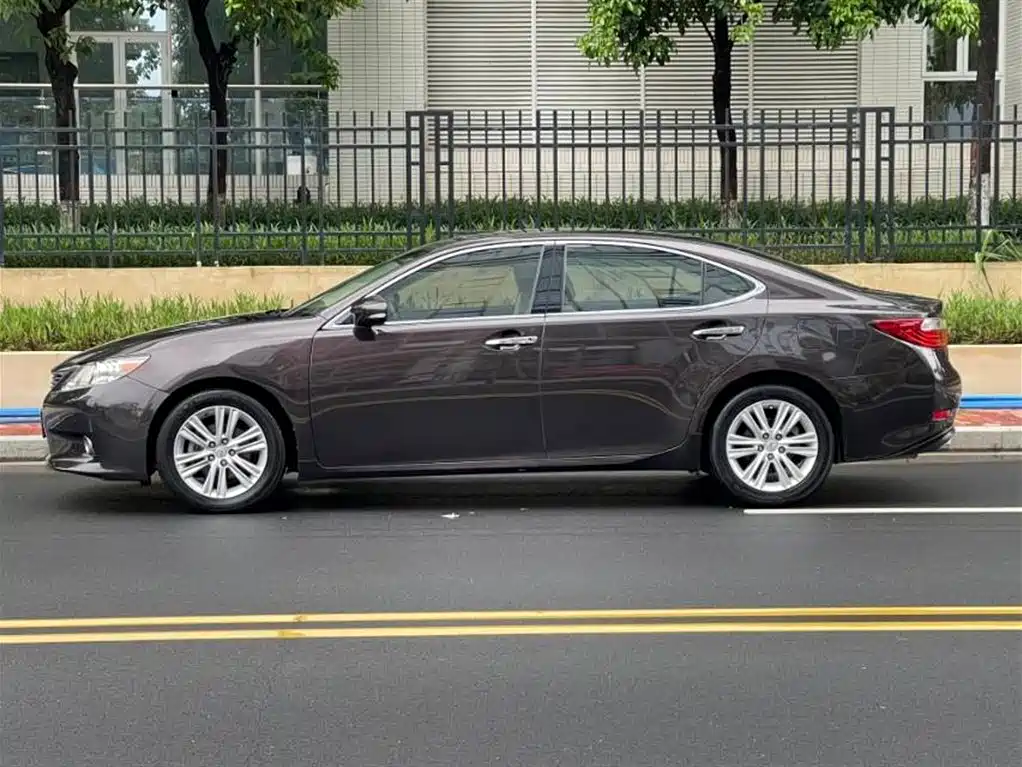 Lexus ES 2013 — фото 4