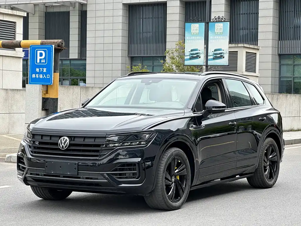 Volkswagen Touareg 2022 — фото 1