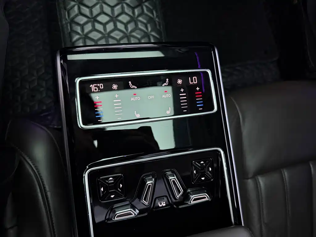 Audi A8 2020 — фото 10