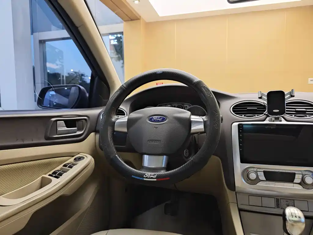 Ford Focus 2014 — фото 14