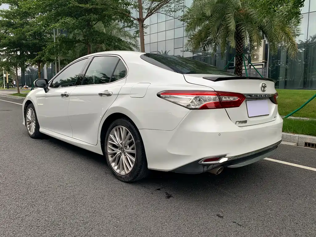 Toyota Camry 2020 — фото 6