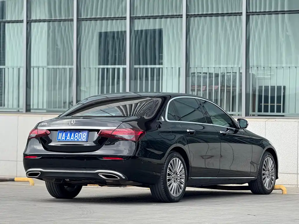 Mercedes-Benz E-Class 2022 — фото 18
