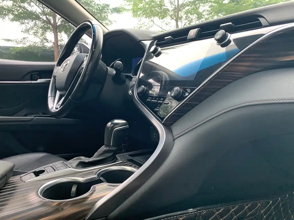 Toyota Camry 2020 — фото 23