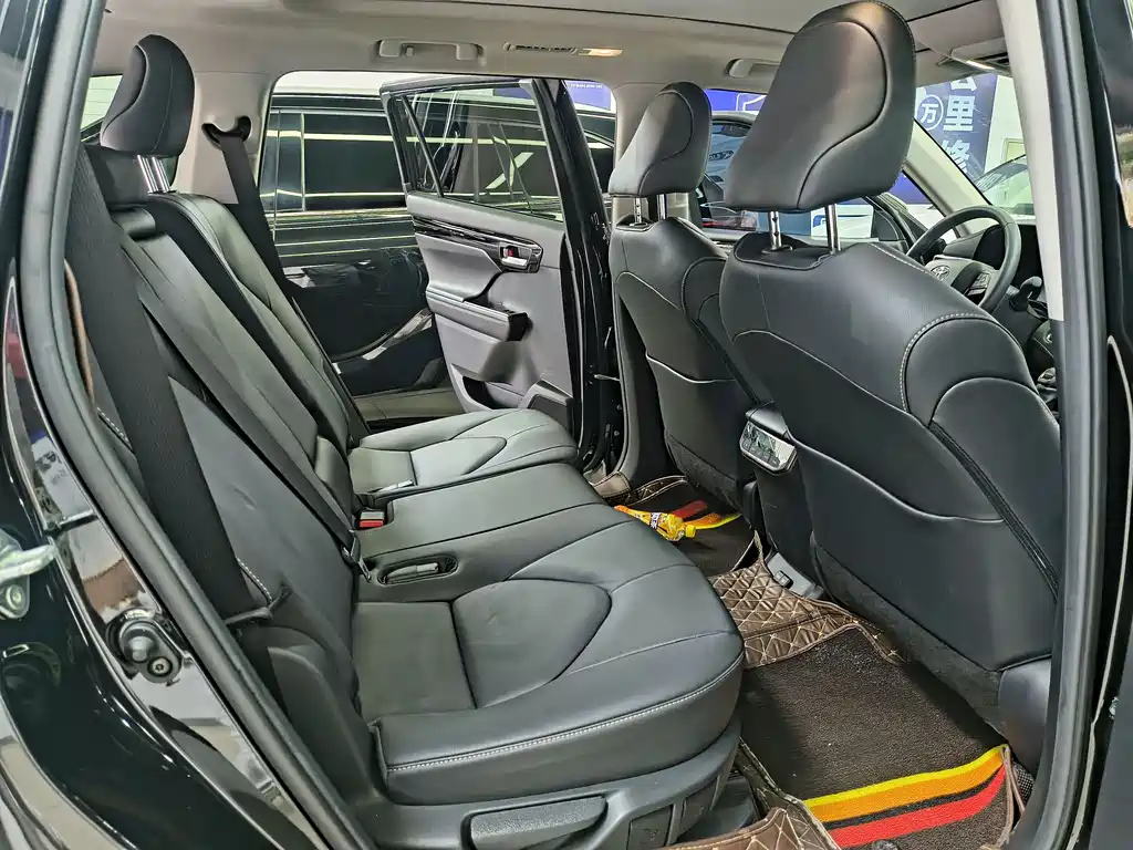 Toyota Highlander 2023 — фото 19