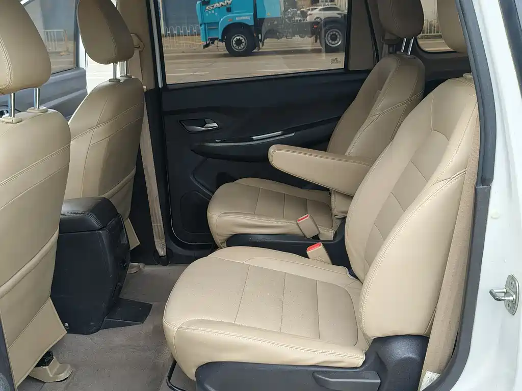 Wuling Hongguang 2018 — фото 13