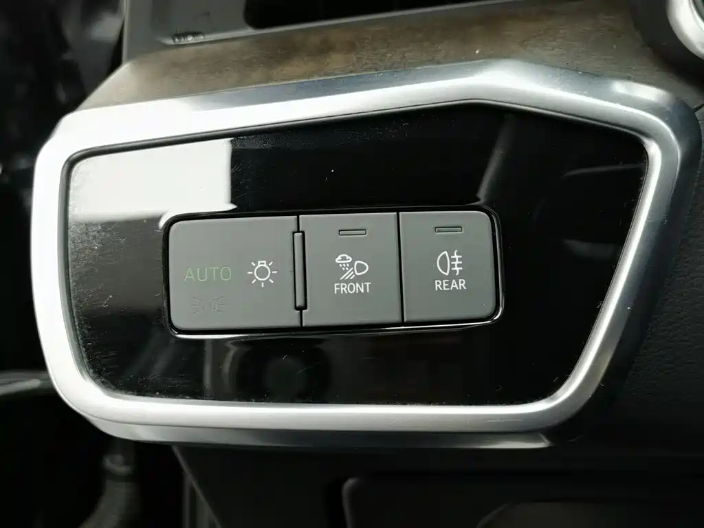 Audi A6L New Energy 2021 — фото 21