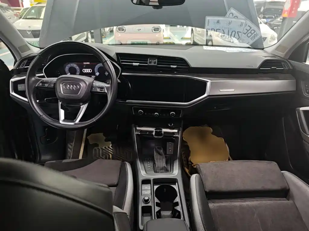 Audi Q3 2020 — фото 10