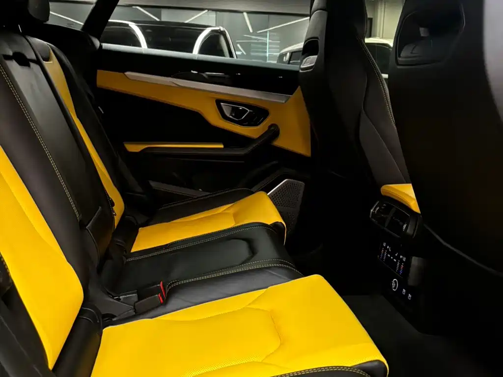 Lamborghini Urus 2023 — фото 16