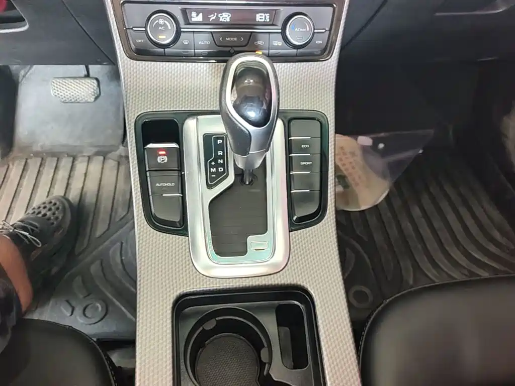 Geely Emgrand GS 2016 — фото 14