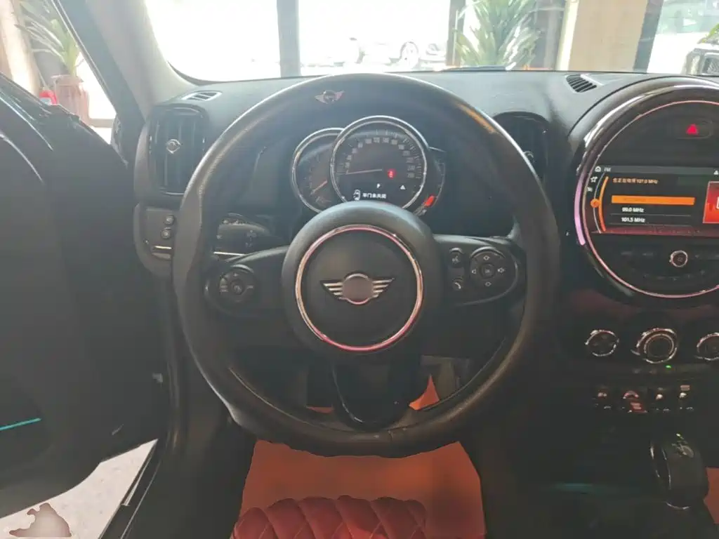 MINI Countryman 2019 — фото 11
