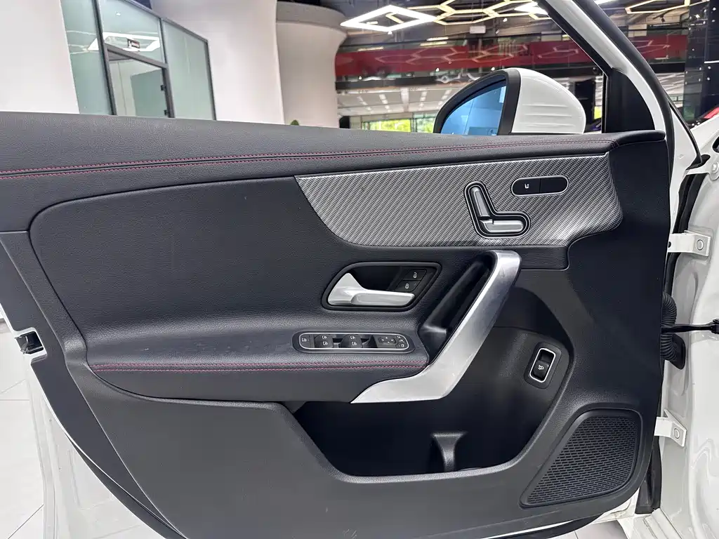 Mercedes-Benz A-Class 2025 — фото 8