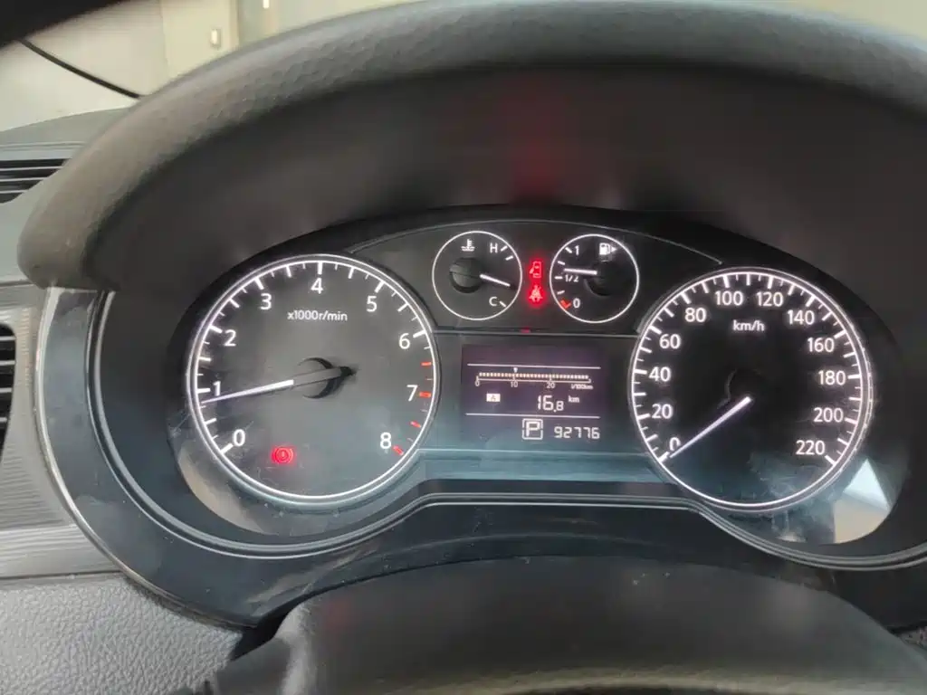 Nissan Tiida 2015 — фото 12