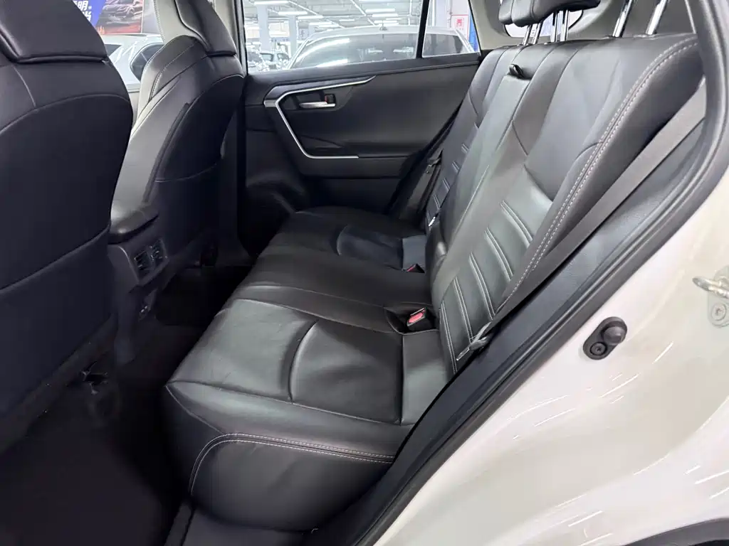 Toyota Wildlander 2023 — фото 10