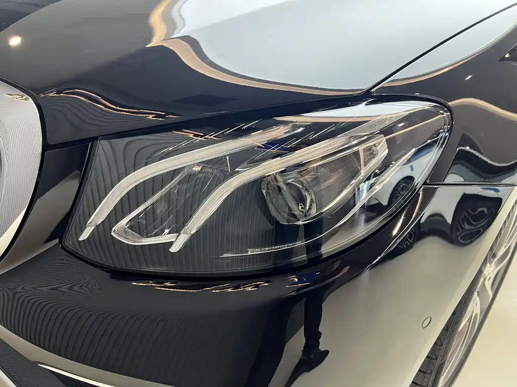 Mercedes-Benz E-Class 2018 — фото 21
