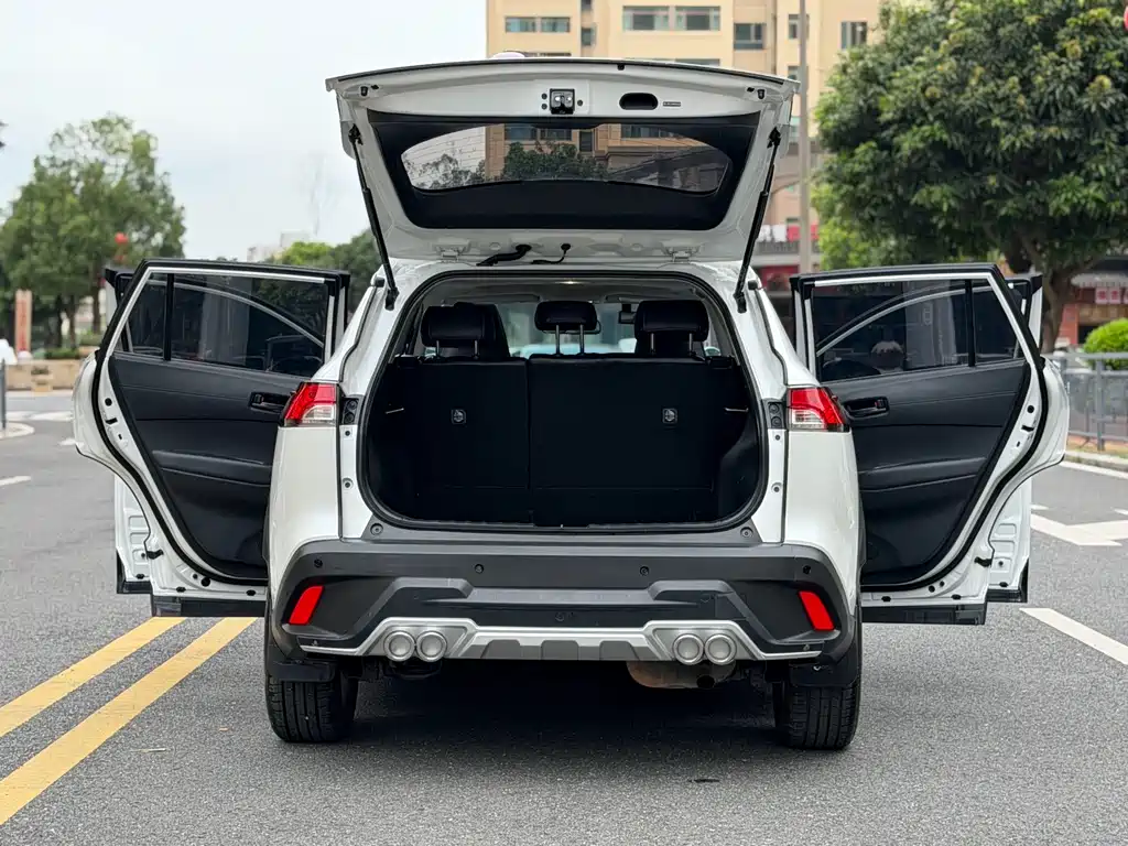 Toyota Corolla Cross 2022 — фото 16