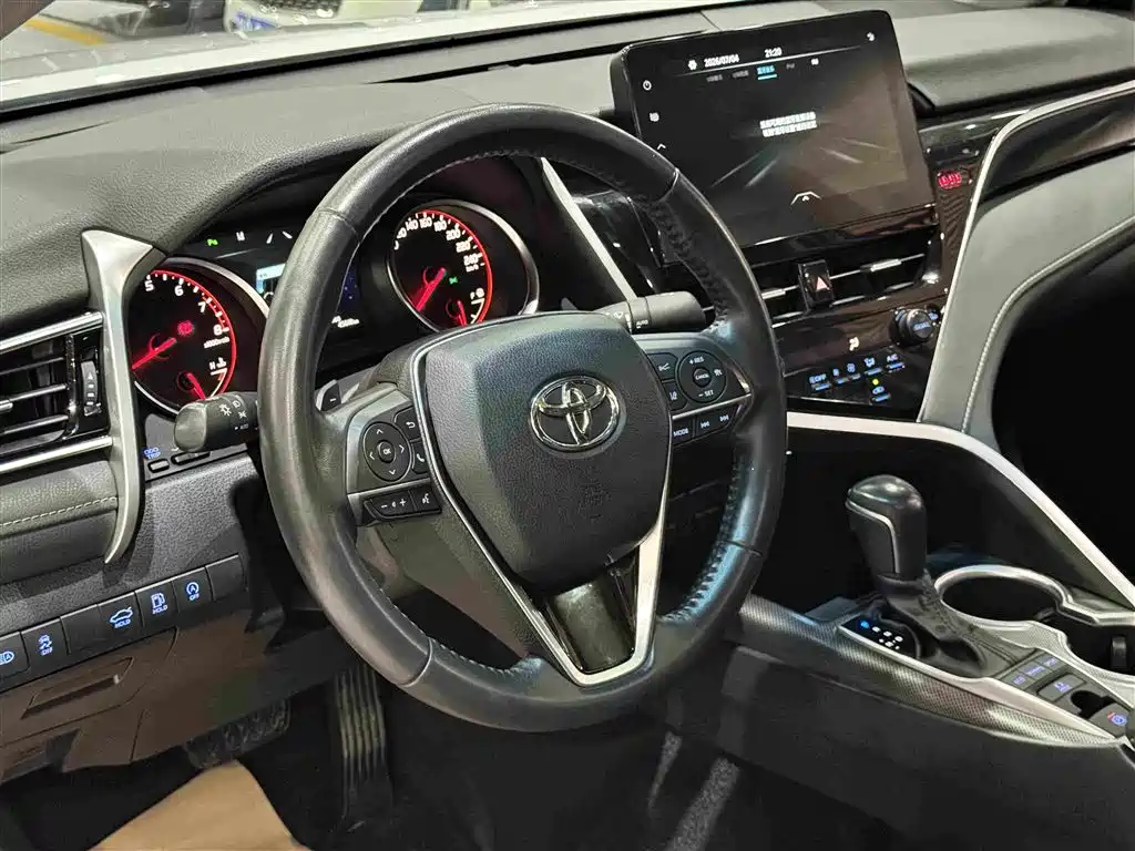 Toyota Camry 2023 — фото 8