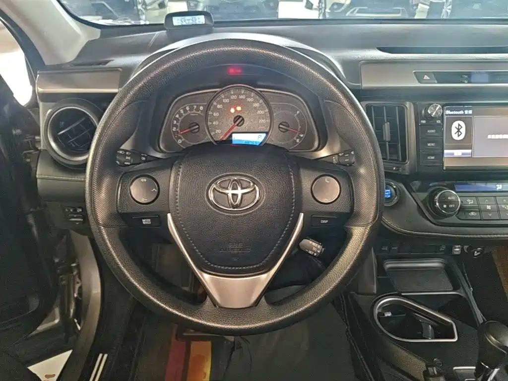 Toyota RAV4 2019 — фото 11