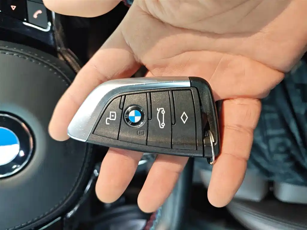 BMW 3 Series 2023 — фото 17