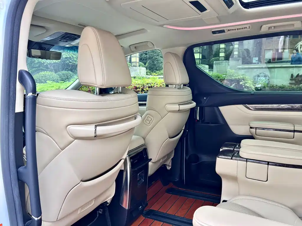 Toyota Alphard 2021 — фото 18