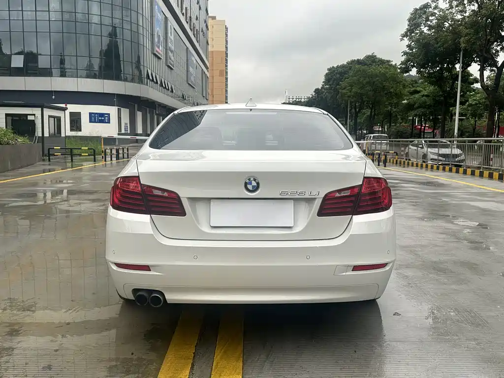BMW 5 Series 2015 — фото 8