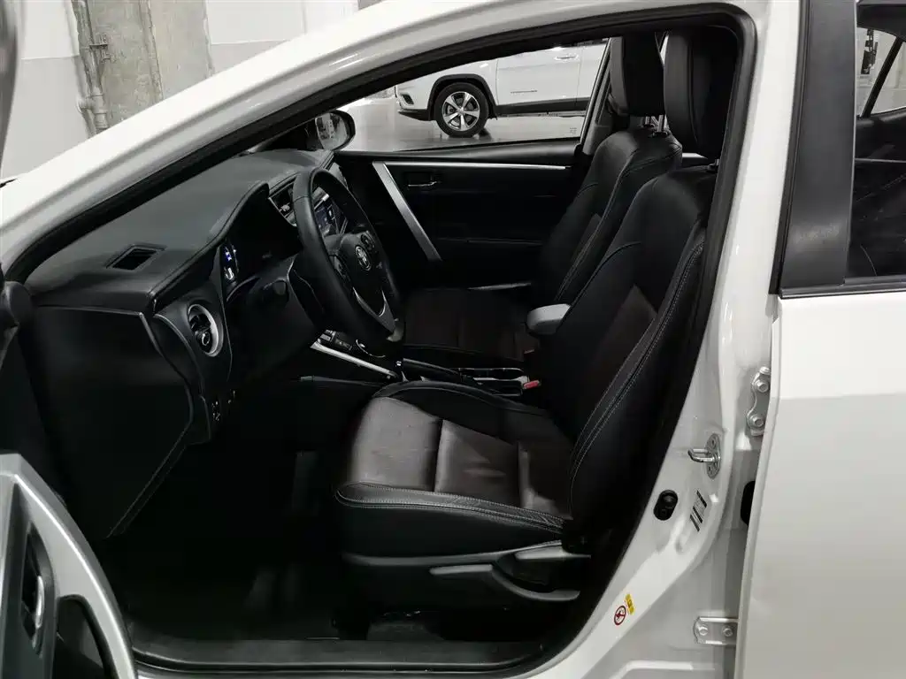 Toyota Corolla 2018 — фото 10