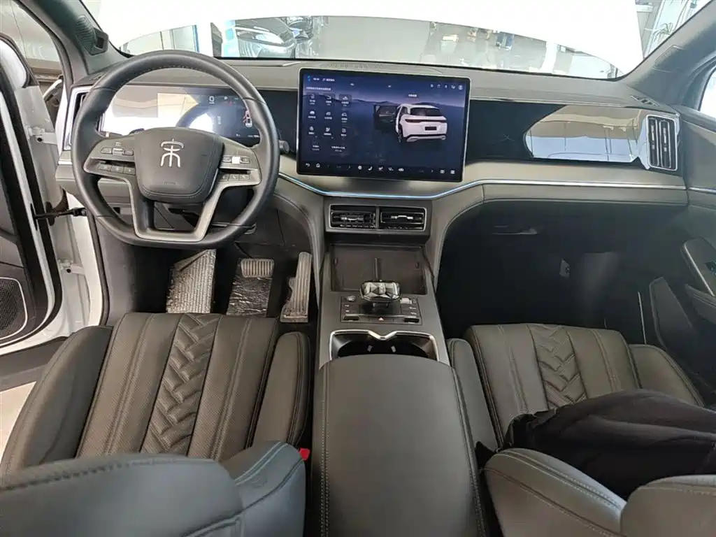 BYD L DM-i 2025 — фото 10